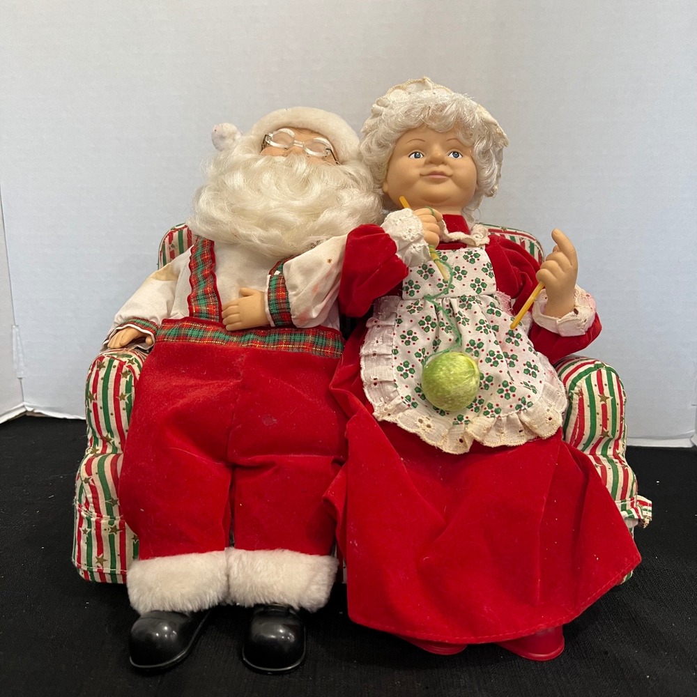 Vintage Animated Santa and Mrs Claus on Couch Christmas Decor